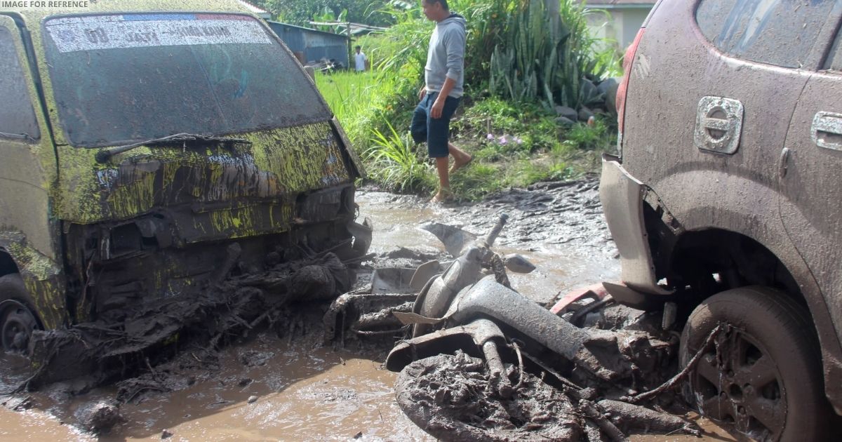 28 killed in flash floods, cold lava flow in Indonesia